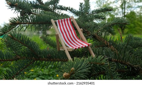 Chaise Lounge Chair With Red Stripes For Relaxing.