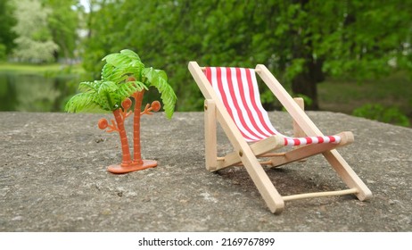 Chaise Lounge Chair With Red Stripes For Relaxing.