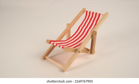 Chaise Lounge Chair With Red Stripes For Relaxing.