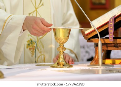 162 First holy communion service Images, Stock Photos & Vectors ...