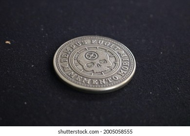 Challenge Coin Memento Mori Tempus Fugit