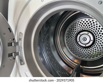 Chamber of clothes dryer, selective focus