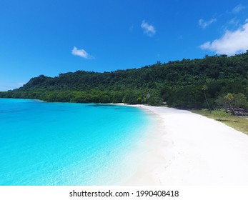 Champagne Beach, Espiritu Santo In Vanuatu