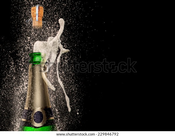 Пузырьки шампанского на черном фоне