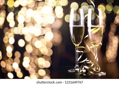Champagnerbrille und Urlaubslicht