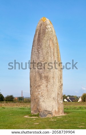 The Champ-Dolent menhir is located in Dol-de-Bretagne. With its 9.30m high, it is one of the tallest standing menhirs in Brittany.