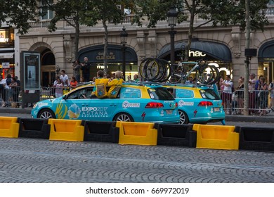 CHAMPS ELYSEES, PARIS, FRANCE – JULY 27, 2014: The Circle Of Honor Of The Teams Of The Winners Of The Tour De France 2014 Cycling Race On The Champs Elysees.