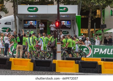 CHAMPS ELYSEES, PARIS, FRANCE – JULY 27, 2014: The Circle Of Honor Of The Teams Of The Winners Of The Tour De France 2014 Cycling Race On The Champs Elysees.