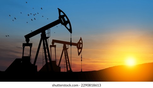 El cambio en los precios del petróleo causado por la guerra. Concepto de tope al precio del petróleo. Derramamientos de petróleo en el yacimiento petrolífero del desierto. Producción de crudo desde el suelo. Producción de petróleo.