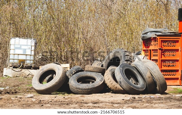 Changing car tires. Old rubber tires in the\
trash. Car dump. Garbage for\
recycling.