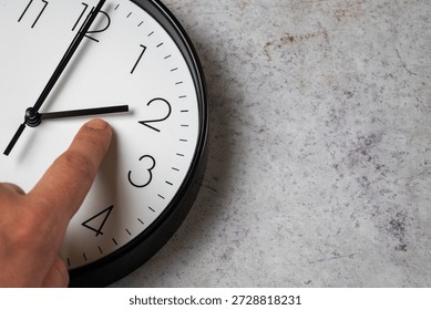 Changing clock for daylight saving time