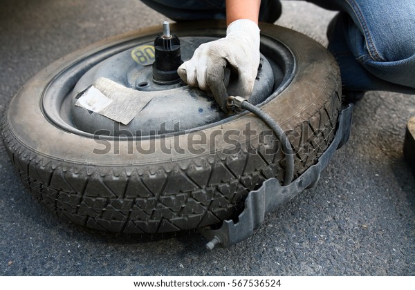 Changing the spare\
tire