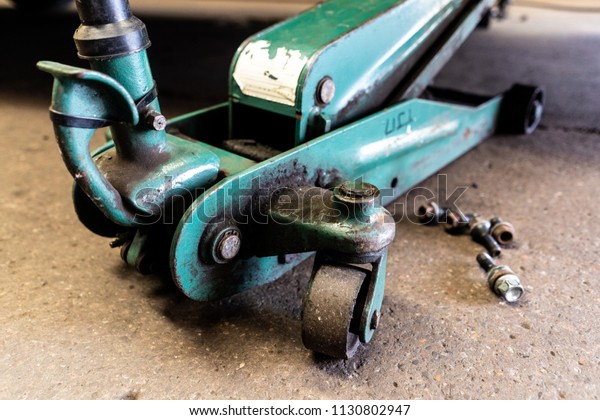 Changing tyres at a car garage with a\
car jack, carjack, bolts, nuts, locking wheel\
nut,