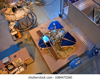 Chantilly, Virginia - June 30, 2016: Mars Pathfinder Lander And Sojourner Rover Exhibit At The Steven F. Udvar-Hazy Center.