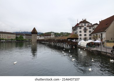 Chapel Bridge (Kapellbrücke) In Lucerne, Switzerland 