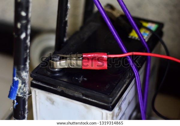 Charge the\
device with a car battery. selective\
focus