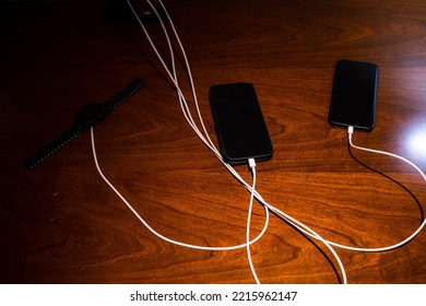 
Charge Multiple Smartphones Simultaneously.Charge Your Smartphone Or Watch On Your Desk