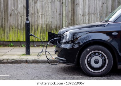 Charging from a lamppost - a modern solution to changing your electric car in London