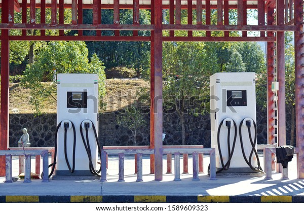 Charging pump for
electric vehicles,New charging station for electric car,electric
car charging station.