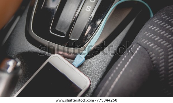 charging smart-phone in\
car, phone in car.