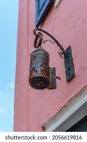 Charleston, SC, US-April 27, 2018: Close-up Of Charming Old Light Fixture In Historic District.