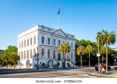 Charleston, USA - May 12, 2018: Downtown Old Town French Quarter By City Hall Building With People And American And State Flags In South Carolina