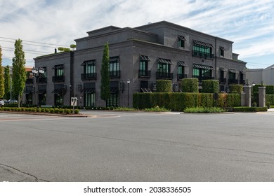 Charlotte, NC - September 3, 2021: The New Restoration Hardware Store Exterior In Phillips Place In Charlotte, NC