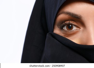 arabic woman eyes