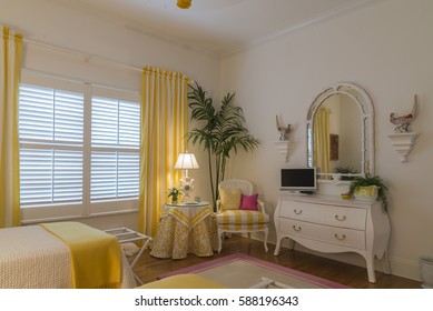 Charming Guest Bedroom With Two Twin Beds