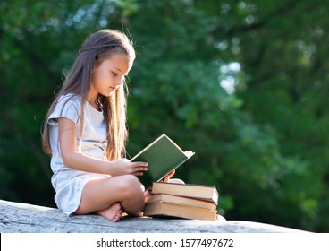 Charming Little Girl Long Brown Hair Stock Photo 1577497672 | Shutterstock