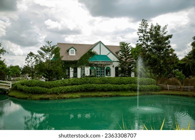 A charming café and restaurant with a natural style, featuring a building covered in ivy. A haven for coffee lovers. - Powered by Shutterstock