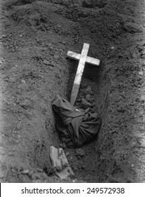 Charred Remains Of An American POW Captured At Bataan By Japanese In May 1942. This Is The Grave Of More Than 100 U.S. Soldiers Who Died During Captivity. World War 2, March 20, 1945