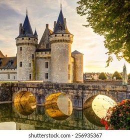 Chateau De Sully-sur-Loire At Sunset, France. Scenery Of Nice Medieval Castle In Loire Valley, European Landmark. Beautiful Sunny View Of Old French Chateaux At Loire River. Landscape In France.