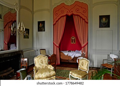 Chaussy, Villarceaux, France - June 20 2020 : Bedroom In The Historical 18th Century Castle 