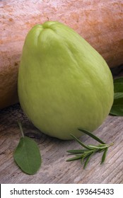 Chayote (Sechium Edule) Varietà Virens Levis. Also Know Zucca Centenaria, Cho Cho, ChuChu . Sicyos Edulis