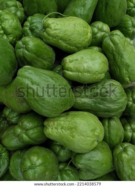 Chayote is a type of squash that belongs\
to the gourd family\
Cucurbitaceae.