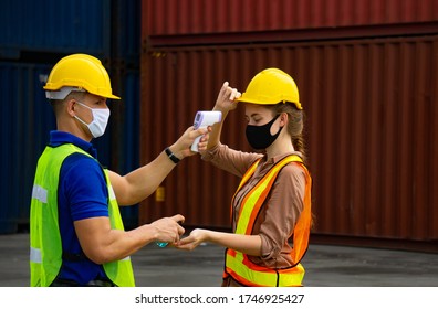 Check body temperature Before working in the warehouse To prevent the spread of covid-19