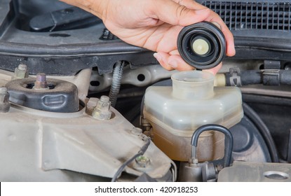 Check Brake Fluid Inlet,Car Maintenance,Check  Car Yourself,Check Brake Fluid Self.