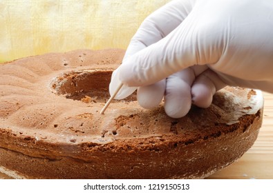 Check Cake Doneness By Using Toothpick Stockfoto 1219150513 | Shutterstock