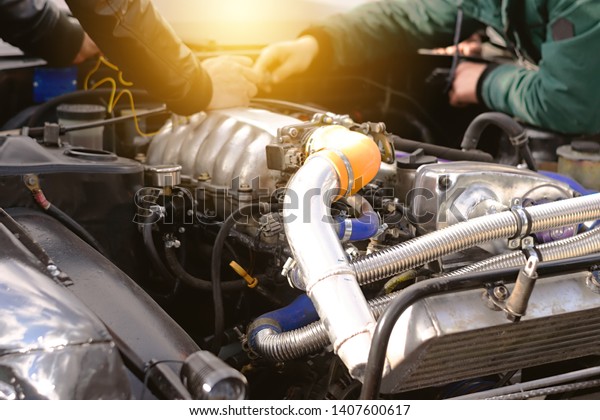check and diagnostics of the engine and car\
electricians at the service\
center