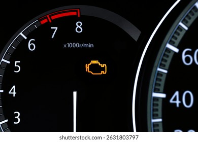 Compruebe el acercamiento de la luz del motor o de las luces de advertencia, el acercamiento del salpicadero de un automóvil con una luz de comprobación del motor iluminada y el tacómetro que muestra las revoluciones del motor por minuto.