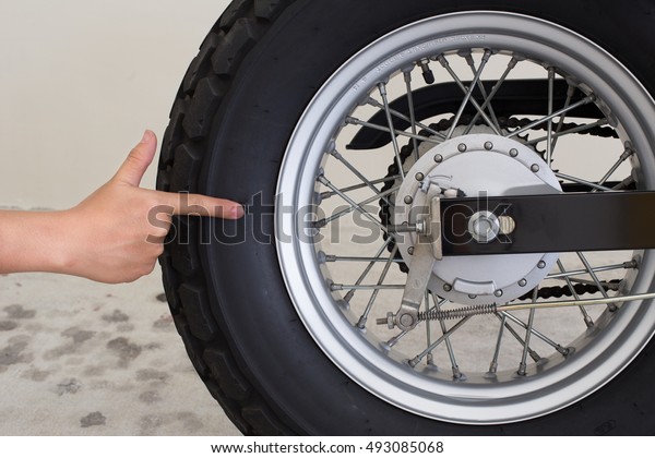 Check tire for safety\
car