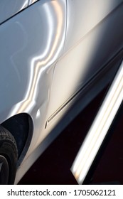 Checking car damage with led lights before the paintless dent 