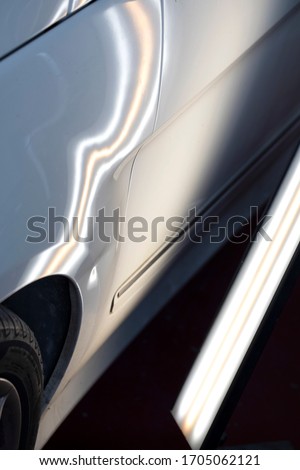 Checking car damage with led lights before the paintless dent 