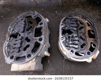 Checking the compressor head block with an indication of running out of lubricant.