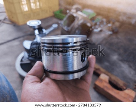 Checking the condition of the piston causes the piston ring to wear out