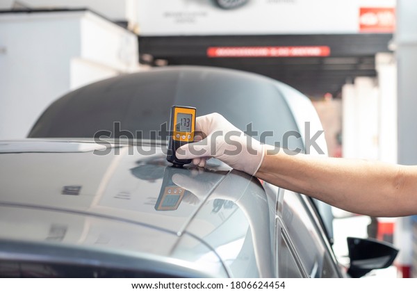 Checking the thickness of car paint using an\
electronic sensor