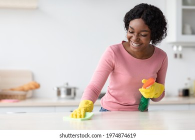 2,536 African woman cleaning house Images, Stock Photos & Vectors ...