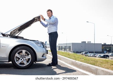 1,386 Car Stuck On The Side Of The Road Images, Stock Photos & Vectors ...