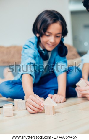 Foto Bild Ein Stück hausgemachtes Brot über dem Küchentisch